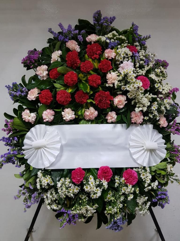 Imagen de Corona inolvidable Descripcion: Corona de crisantemos margaritas claveles Sin rosas